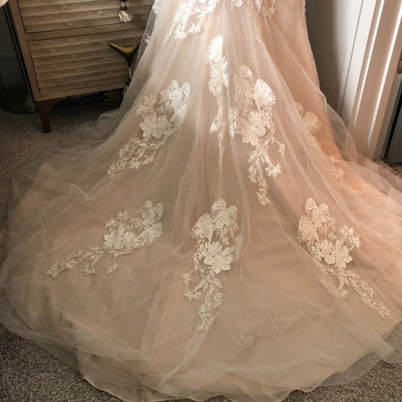 Melissa Sweet lace plunge wedding dress Sz 8 + belt & veil - Picture 13 of 16